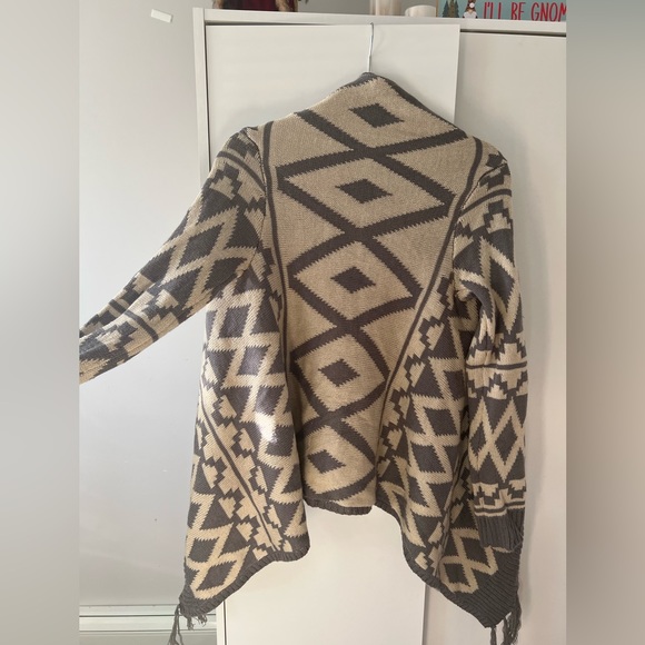 Cream and Gray Fringe Cardigan size XS, by Charlotte Russe - Picture 2 of 2